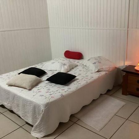 Appartement Dans Propriete Reposante Saint Benoit Bagian luar foto